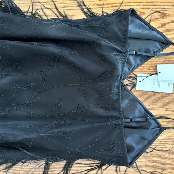 Milly tank with feathers size small - Picture 2 of 3